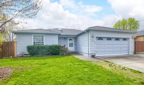 701 Dane Dr, Medford, OR 97501