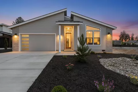 271 E Diamond Peak Ave, Sisters, OR 97759