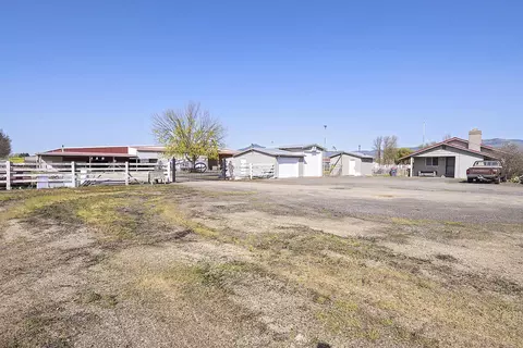 388 S Stage Rd, Medford, OR 97501