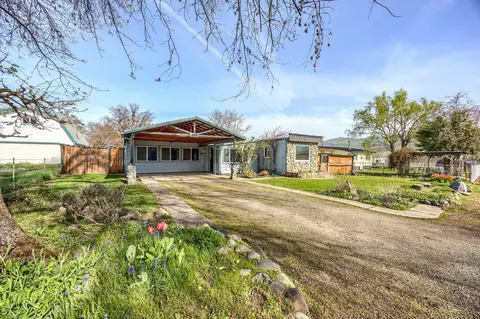 475 David Way, Talent, OR 97540