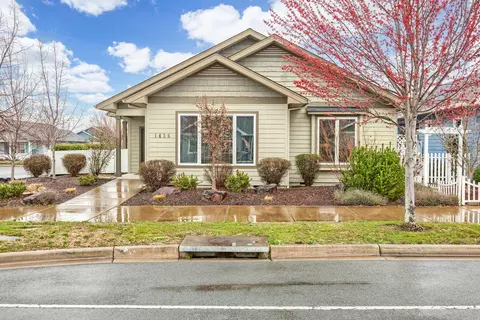 1436 N Haskell St, Central Point, OR 97502