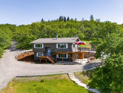 5205 Pioneer Rd, Medford, OR 97501