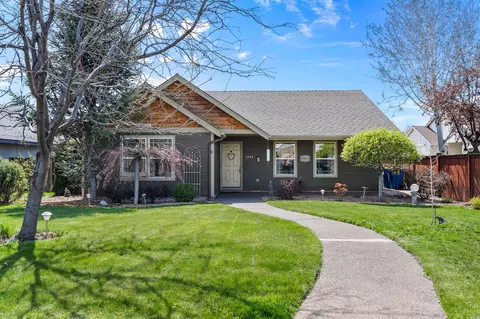 1144 NW Spruce Ave, Redmond, OR 97756