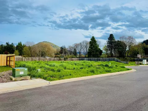 111 Dove Pl, Rogue River, OR 97537