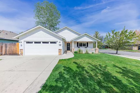 1010 Birmingham St, Medford, OR 97501