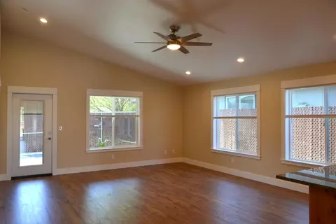 2941 Naples Dr, Grants Pass, OR 97527 photo 2