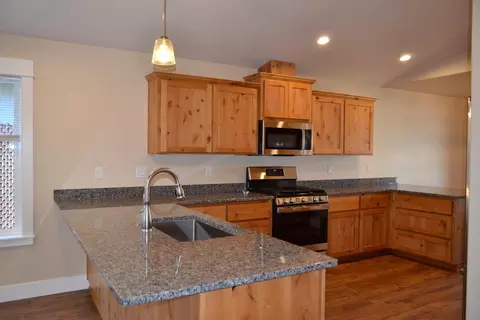 2941 Naples Dr, Grants Pass, OR 97527 photo 3