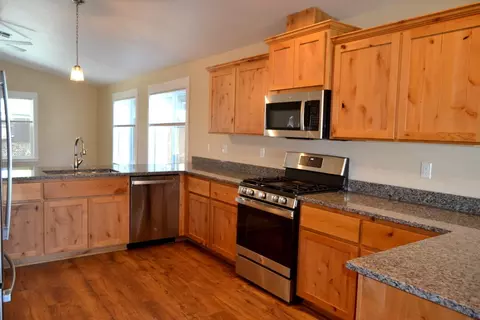 2941 Naples Dr, Grants Pass, OR 97527 photo 7