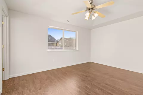 Bedroom - 656 Andrea Way, Eagle Point, OR 97524 photo 4 of 5