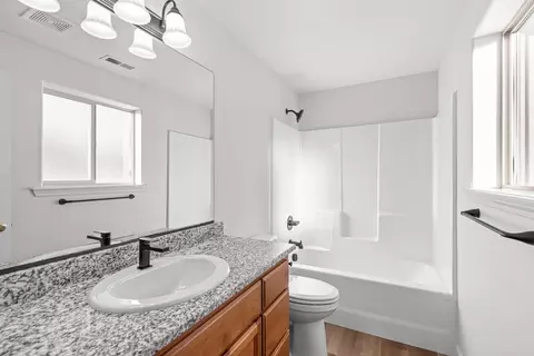 Bath - 656 Andrea Way, Eagle Point, OR 97524 photo 1 of 3