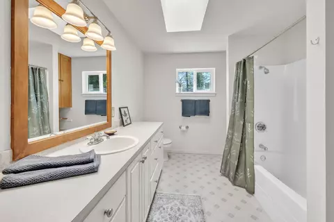 Bath - 16506 Sprague Loop, La Pine, OR 97739 photo 4 of 5