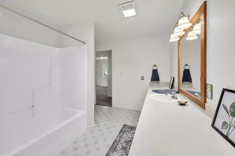 Bath - 16506 Sprague Loop, La Pine, OR 97739 photo 5 of 5