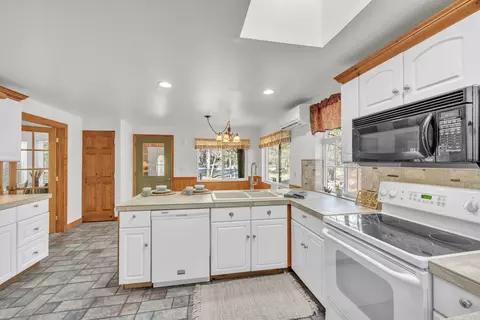Kitchen - 16506 Sprague Loop, La Pine, OR 97739 photo 1 of 4