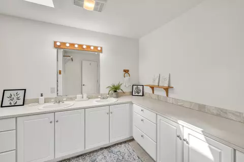 Bath - 16506 Sprague Loop, La Pine, OR 97739 photo 1 of 5