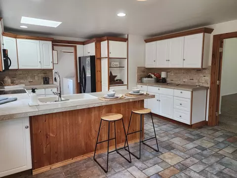 Kitchen - 16506 Sprague Loop, La Pine, OR 97739 photo 4 of 4