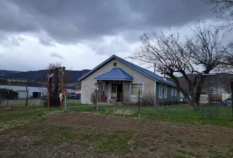 229 2nd St, Monument, OR 97864