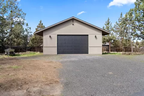 21486 Neff Rd, Bend, OR 97701 photo 2