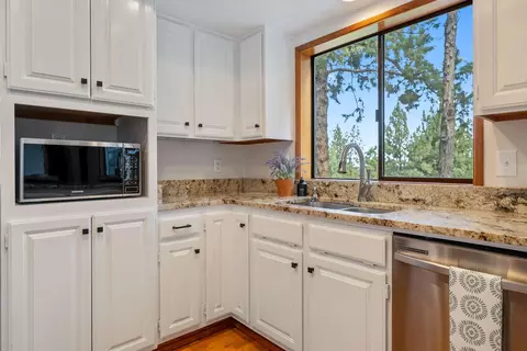 21486 Neff Rd, Bend, OR 97701 photo 9