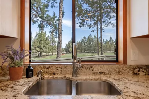 21486 Neff Rd, Bend, OR 97701 photo 10