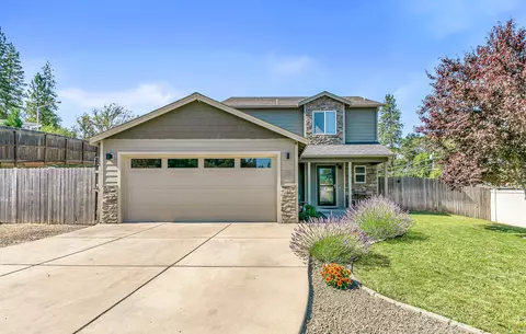 70 Cindy Way, Shady Cove, OR 97539