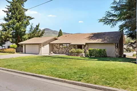 53 S Foothill Rd, Medford, OR 97504