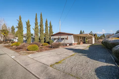 1078 Lee Roze Ln, Grants Pass, OR 97527