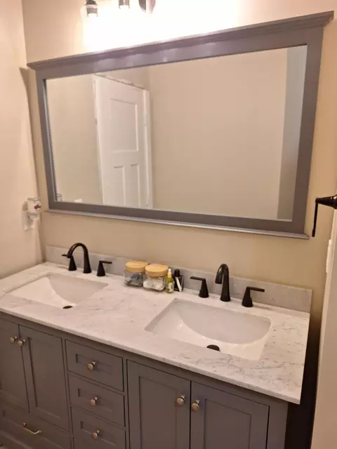 Bath - 60640 River Bend Dr, Bend, OR 97702 photo 5 of 11