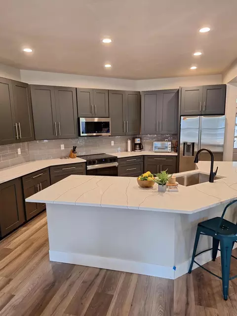 Kitchen - 60640 River Bend Dr, Bend, OR 97702 photo 1 of 3