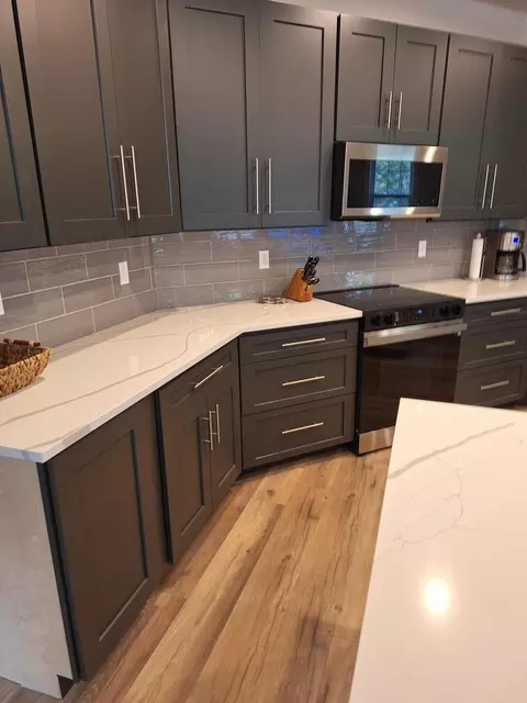 Kitchen - 60640 River Bend Dr, Bend, OR 97702 photo 3 of 3