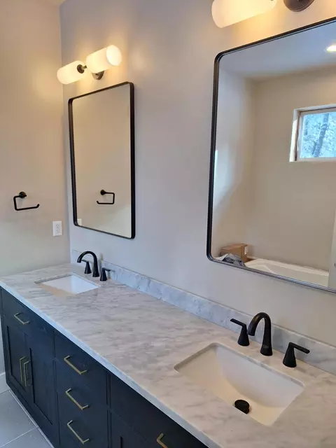 Bath - 60640 River Bend Dr, Bend, OR 97702 photo 1 of 11