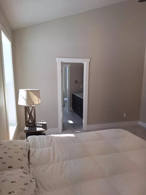Bedroom - 60640 River Bend Dr, Bend, OR 97702 photo 2 of 2
