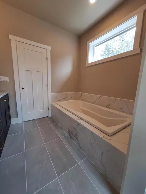 Bath - 60640 River Bend Dr, Bend, OR 97702 photo 11 of 11