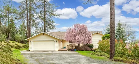 4280 Cloverlawn Dr, Grants Pass, OR 97527