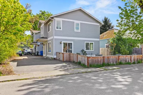 212 Oak Street St #ROGUE, Rogue River, OR 97537