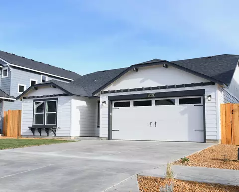 3324 NW 8th St #86, Redmond, OR 97756