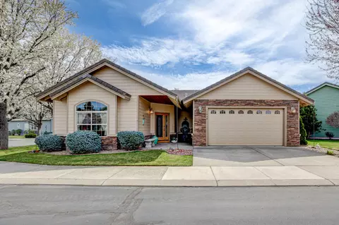 1938 NW 18th St, Redmond, OR 97756