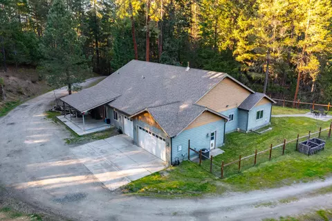 4186 Evans Creek Rd, Rogue River, OR 97537