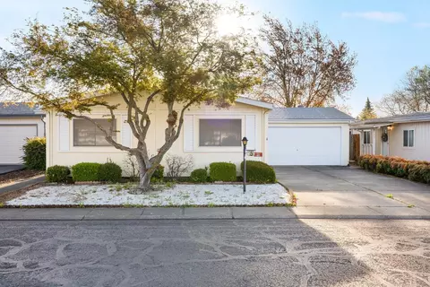 555 Freeman Rd #15, Central Point, OR 97502
