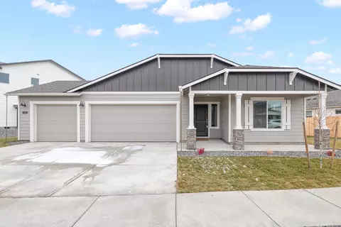 3399 NW 12th St #40, Redmond, OR 97756