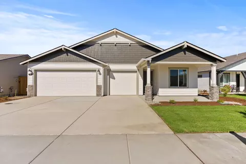 3421 NW 12th St #41, Redmond, OR 97756