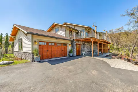 400 Mowetza Dr, Ashland, OR 97520