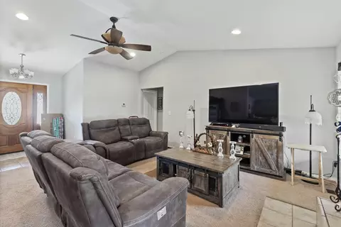 Living - 307 Outback Ln, Glendale, OR 97442 photo 1 of 1