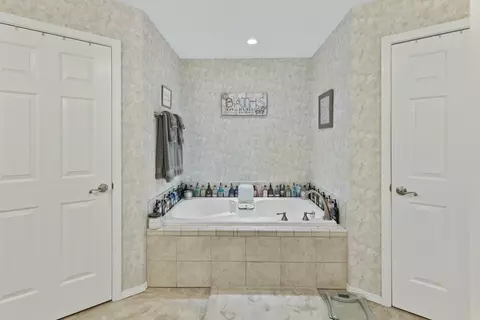 Bath - 307 Outback Ln, Glendale, OR 97442 photo 1 of 4