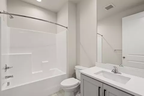 133 Valemont Dr #36, Eagle Point, OR 97524 photo 2