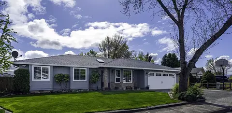 321 Snowy Butte Ln, Central Point, OR 97502