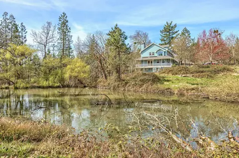 6155 Tunnel Loop Rd, Grants Pass, OR 97526