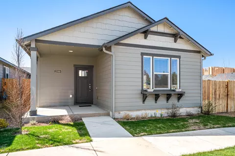 2590 NW Teak Pl, Redmond, OR 97756