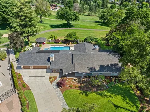 156 Greenway Cir, Medford, OR 97504