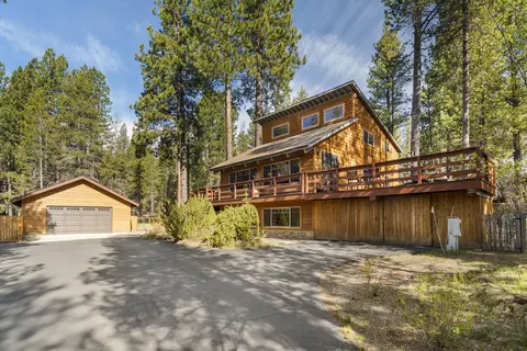 56865 Gina Ln, Bend, OR 97707