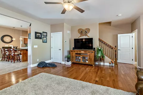 809 N Haskell St, Central Point, OR 97502 photo 7